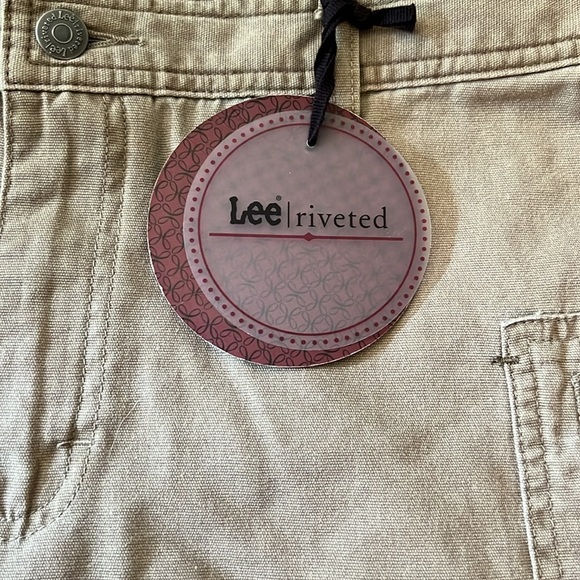 Lee Riveted Khaki cargo shorts NWT - Picture 11 of 12